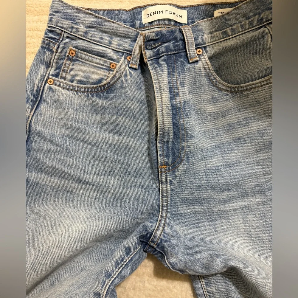 Aritzia Denim Forum - Farrah High Rise Wide Cropped - Picture 2 of 4